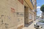 Retail for sale at Centro urbano, Quintanar de la Orden, Toledo, 45800 with car, building, wheel, vehicle, hood, automotive lighting, sky, tree, motor vehicle and road surface around