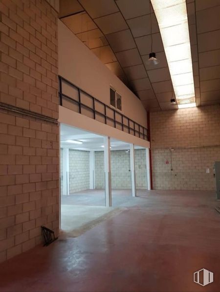 Industrial for rent at Zona industrial, Coslada, Madrid, 28823 with wall, wood, flooring, floor, ceiling, composite material, brickwork, brick, building material and daylighting around