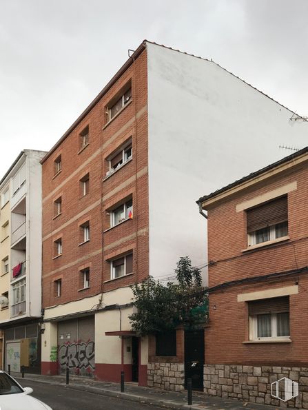 Retail for sale at Calle Marqués de Santillana , 7, Guadalajara, 19002 with window, building, car, daytime, sky, fixture, house, condominium, urban design and brick around