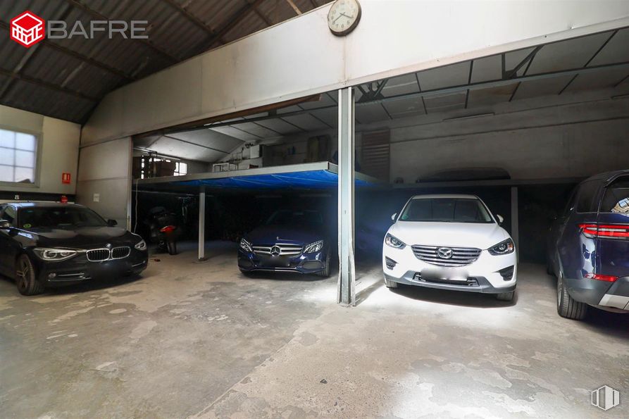 Nave en venta en Calle Eloy Gonzalo, Chamberí, Madrid, 28010 con coche, neumático, ventana, rueda, luz de estacionamiento, vehículo, neumático de automoción, vehículo de motor, iluminación del automóvil y capó alrededor