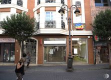 Local en alquiler y venta en Calle Madrid, Getafe, Madrid, 28901 con persona, parte superior, puerta, peatón y acera alrededor