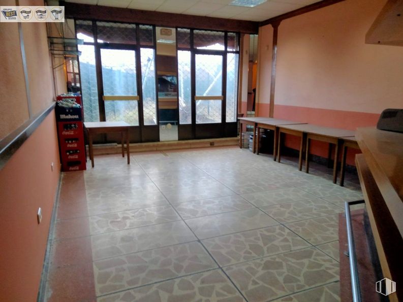 Retail for sale at El Sotillo - La Lastrilla, La Lastrilla, Segovia, 40196 with table, flooring, floor, wood, interior design, ceiling, room, hall, hardwood and wood stain around