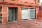 Local en venta en Calle Mayor, 38, Algete, Madrid, 28110 con puerta, ventana, madera, superficie de carretera, accesorio, edificio, ladrillo, albañilería, material de construcción y propiedad material alrededor