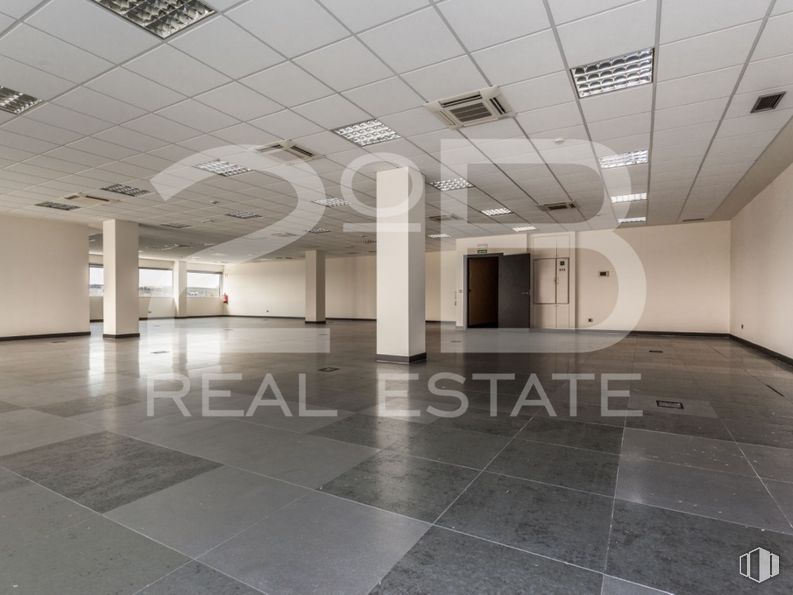 Office for sale at Rivas Centro, Plaza Constitución, 2, Rivas-Vaciamadrid, Madrid, 28529 with fixture, interior design, architecture, floor, flooring, wall, tile flooring, material property, composite material and building material around