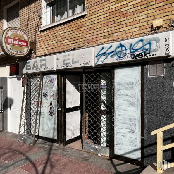 Retail for sale at Calle Andalucía, Getafe, Madrid, 28903 with window, property, building, architecture, brickwork, brick, neighbourhood, font, wall and facade around