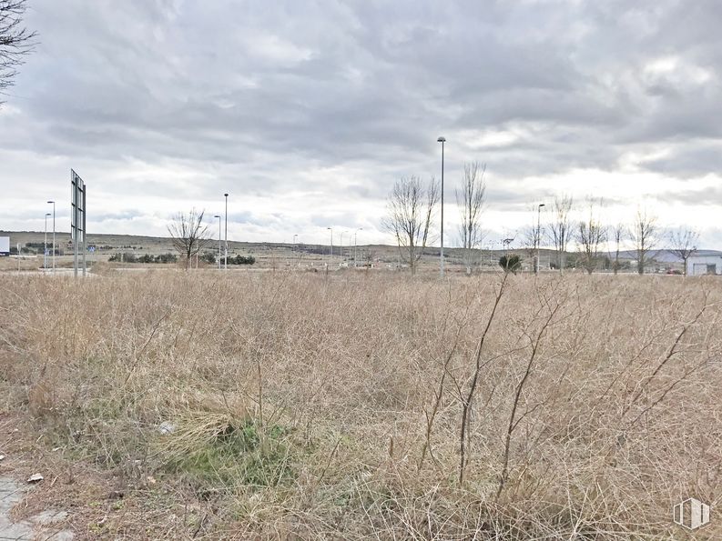 Land for sale at Arrabal 3/2 Bachiller 2, Ávila, 05002 with cloud, sky, plant, natural landscape, water, land lot, tree, grass, electricity and woody plant around