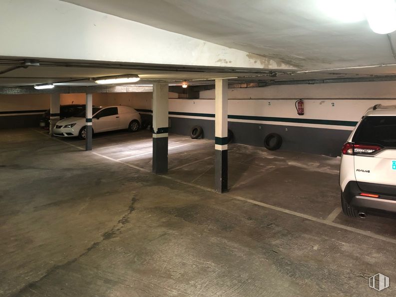 Local en venta en Zona Buena Vista, Carabanchel, Madrid, 28019 con coche, luz de estacionamiento automotriz, neumático, vehículo, iluminación automotriz, rueda, vehículo de motor, neumático automotriz, diseño automotriz y piso alrededor