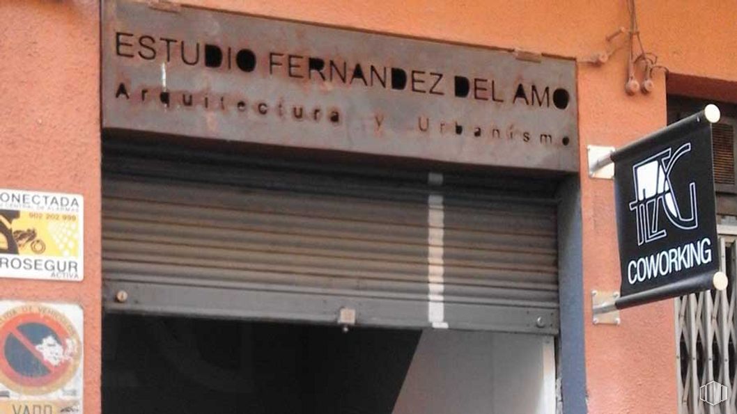 Oficina en alquiler en Calle Vargas, 7, Chamberí, Madrid, 28003 con persiana de la ventana, madera, tipografía, gas, material de construcción, accesorio, señalización, material compuesto, fachada, exterior automotriz y metal alrededor