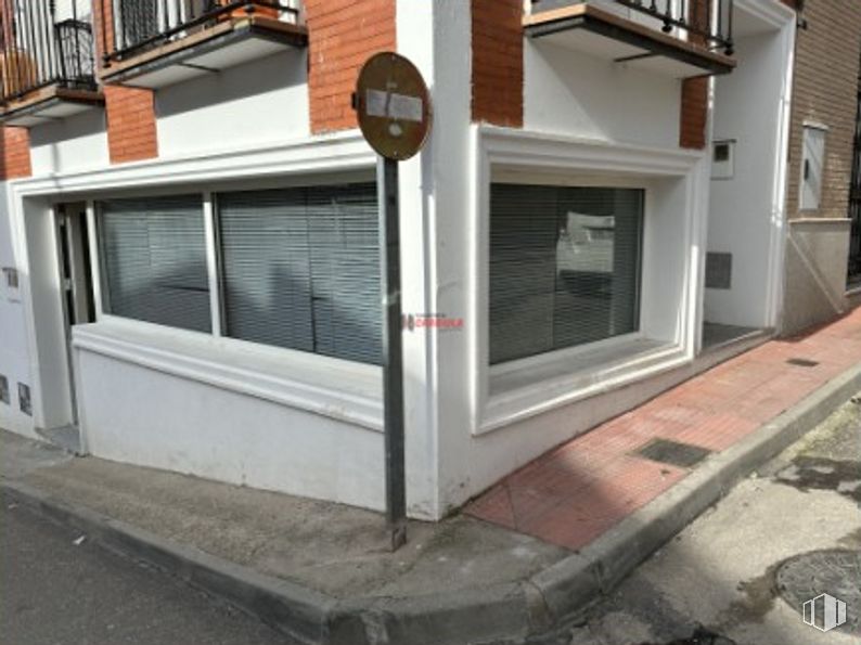 Retail for rent at Zona centro, La Torre de Esteban Hambrán, Toledo, 45920 with window, window blind, house, building, fixture, wood, composite material, gas, facade and brick around