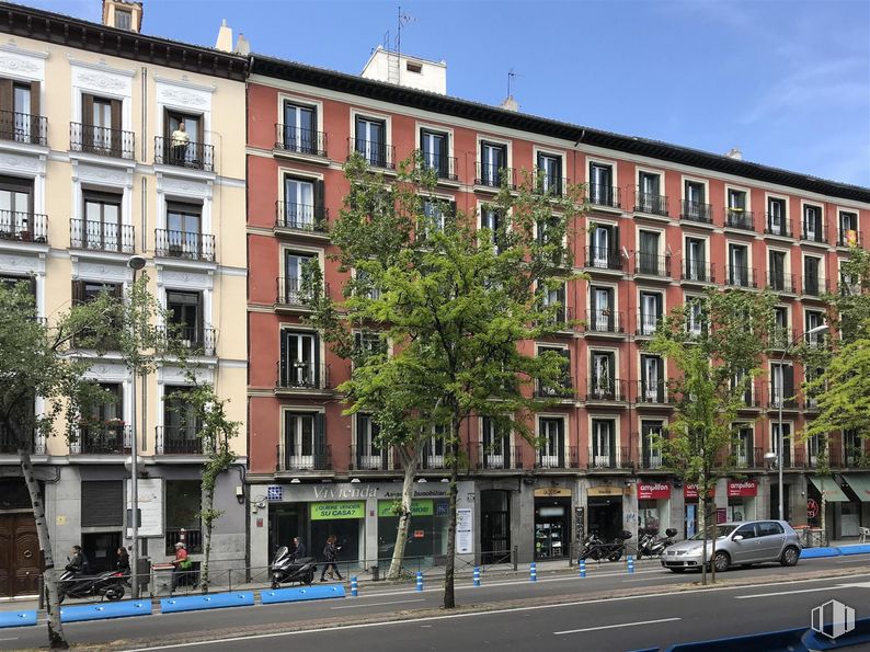 Oficina en alquiler en Calle Carranza, Chamberí, Madrid, 28004 con edificio, cielo, propiedad, durante el día, ventana, rueda, diseño urbano, árbol, barrio y zona residencial alrededor