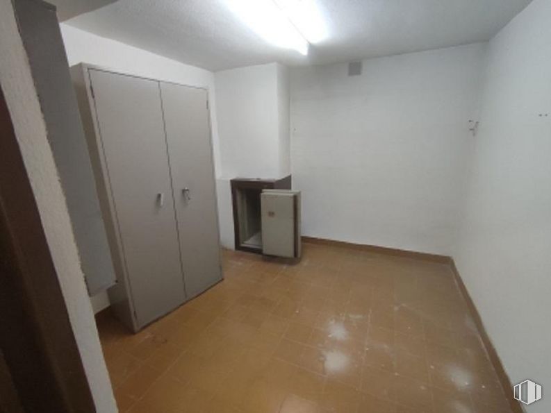 Local en venta en Plaza Constitución, 5, Getafe, Madrid, 28901 con armario, accesorio, casa, madera, ebanistería, edificio, pavimentos, piso, madera y techo alrededor