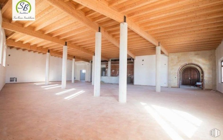 Retail for sale at Zona polígono, Cantalejo, Segovia, 40320 with property, lighting, wood, flooring, floor, hall, ceiling, composite material, beam and concrete around