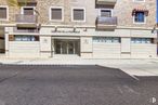 Office for sale at Calle Vega, Torrijos, Toledo, 45500 with window, building, road surface, asphalt, urban design, wood, rectangle, facade, symmetry and road around