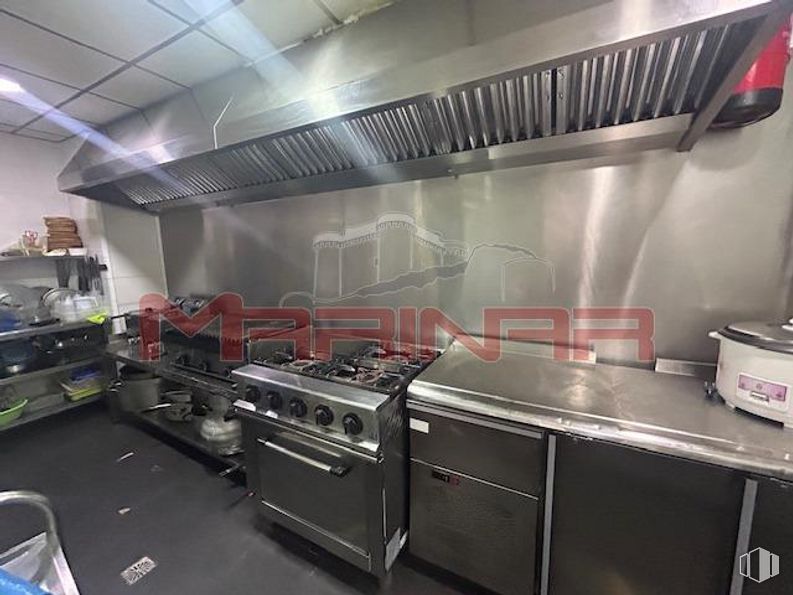 Retail for rent at Zona centro, Seseña, Toledo, 45223 with kitchen appliance, home appliance, slow cooker, gas stove, building, interior design, automotive design, kitchen, gas and flooring around