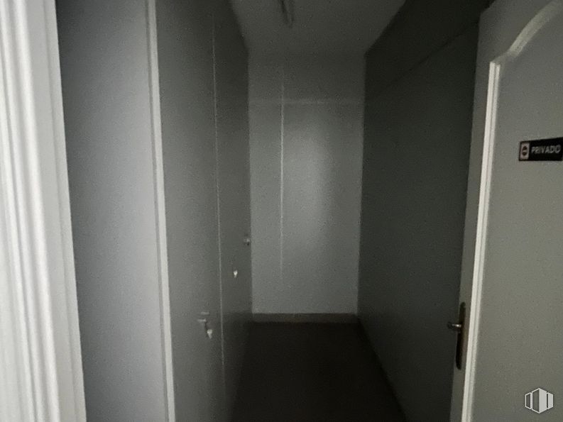 Oficina en alquiler en Calle Romero Robledo, 19, Moncloa - Aravaca, Madrid, 28008 con accesorio, madera, suelo, puerta, asa, techo, edificio, suelos, tintes y matices y escayola alrededor