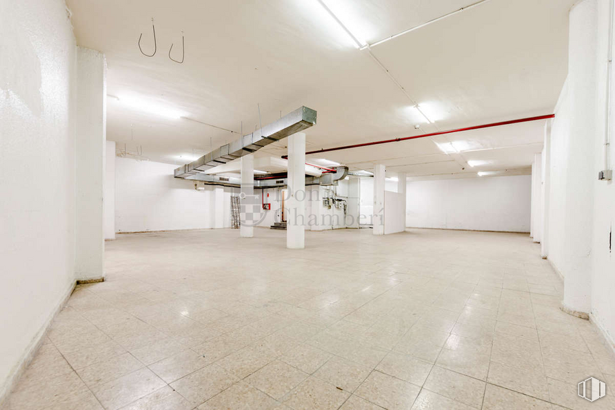 Oficina en venta en Avenida San Pablo, Coslada, Madrid, 28820 con accesorio, interiorismo, suelo, suelos, hall, suelo de baldosas, material compuesto, techo, espacio y vidrio alrededor