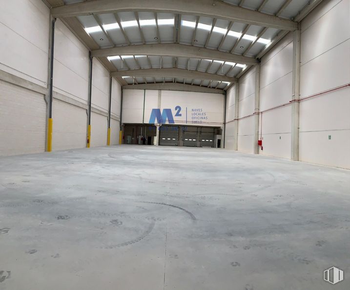 Industrial for rent at Polígono Puerta de Madrid, San Fernando de Henares, Madrid, 28830 with fixture, building, floor, composite material, flooring, hall, parking, concrete, ceiling and city around