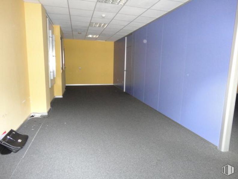 Oficina en venta en Zona industrial, Alcobendas, Madrid, 28100 con accesorio, piso, pintura, entrada, madera, suelo, edificio, material compuesto, techo y madera dura alrededor