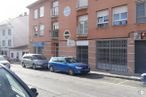 Retail for rent at Avenida España, El Molar, Madrid, 28710 with car, window, building, automotive parking light, land vehicle, tire, wheel, vehicle, sky and motor vehicle around