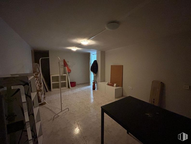 Local en alquiler en Calle Julián Berrendero, San Agustín del Guadalix, Madrid, 28750 con mesa, escalera, mesa, madera, suelos, suelo, accesorio, edificio, techo y madera dura alrededor