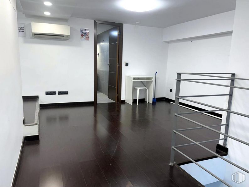 Retail for rent at Calle Téllez, Retiro, Madrid, 28007 with light fixture, door, table, fixture, interior design, lighting, floor, flooring, building and wall around