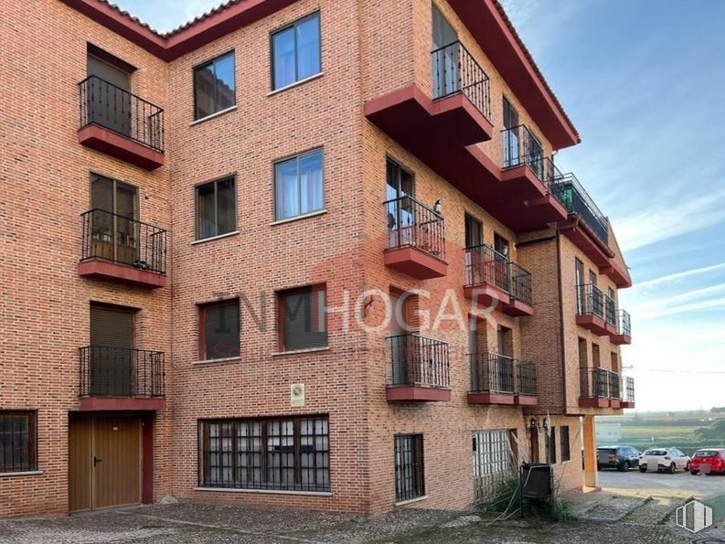 Retail for sale at Zona centro, Arévalo, Ávila, 05200 with window, building, sky, property, brick, cloud, architecture, urban design, door and neighbourhood around