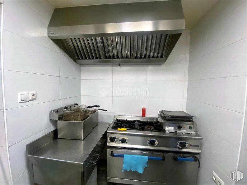 Local en venta en Avenida Olímpica, Móstoles, Madrid, 28935 con aparato de cocina, estufa de gas, electrodoméstico, fregadero, ebanistería, encimera, edificio, cocina, placa de cocción y cocina alrededor