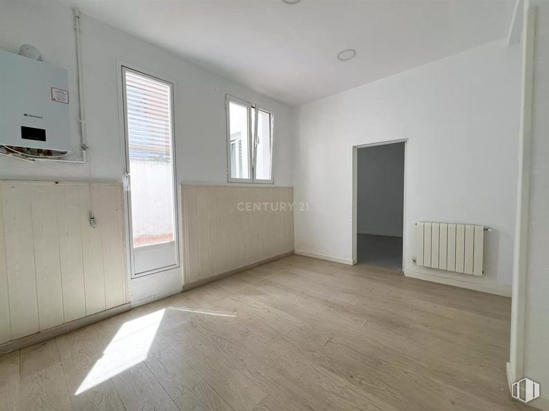 Local en venta en Calle Olivo, Moncloa - Aravaca, Madrid, 28023 con ventana, puerta, accesorio, edificio, madera, hall, suelo, suelos, inmobiliario y techo alrededor