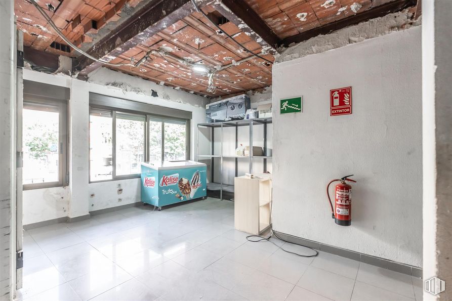 Local en venta en Calle Embajadores, 115, Arganzuela, Madrid, 28045 con ventana, propiedad, interiorismo, alumbrado, suelos, suelo, pared, madera, extintor de incendios y inmobiliario alrededor