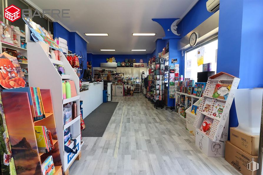 Retail for sale & for rent at Casco urbano, Fuenlabrada, Madrid, 28945 with product, publication, shelf, lighting, building, interior design, shelving, retail, customer and floor around