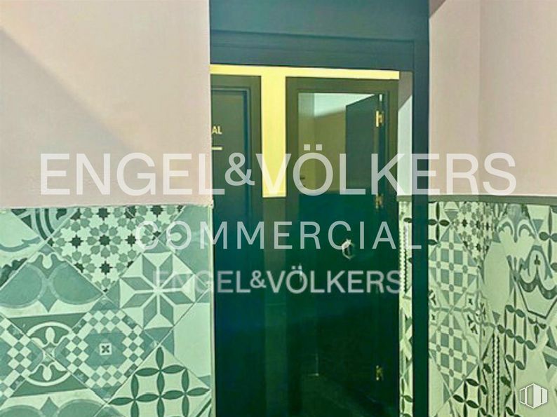 Retail for sale at Calle Pelayo, Centro, Madrid, 28004 with rectangle, font, art, aqua, glass, pattern, flooring, ceiling, room and graphics around