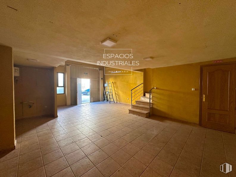 Nave en venta en Calle Aragón, Mejorada del Campo, Madrid, 28840 con puerta, suelo de baldosas, arquitectura, interiorismo, hall, madera, suelo, suelos, accesorio y inmobiliario alrededor