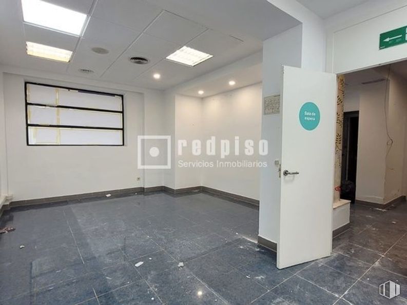 Local en alquiler en Calle Porto Lagos, Alcorcón, Madrid, 28924 con ventana, puerta, edificio, accesorio, interiorismo, suelo, suelos, techo, vidrio y gas alrededor