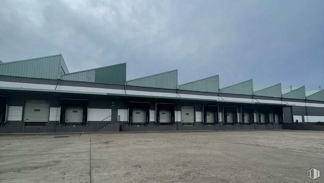 Industrial for rent at Colmenar Viejo - San Agustín de Guadalix, Soto del Real, Madrid, 28791 with building, shade, building material, daylighting and steel around