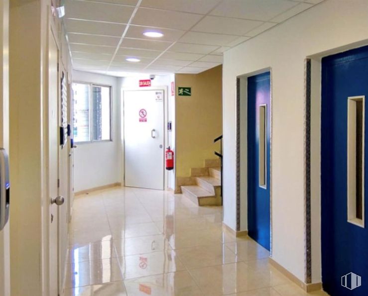 Office for rent at Calle Cronos, 8, San Blas - Canillejas, Madrid, 28037 with door, hall, flooring, floor, fixture, wood, ceiling, space, room and event around