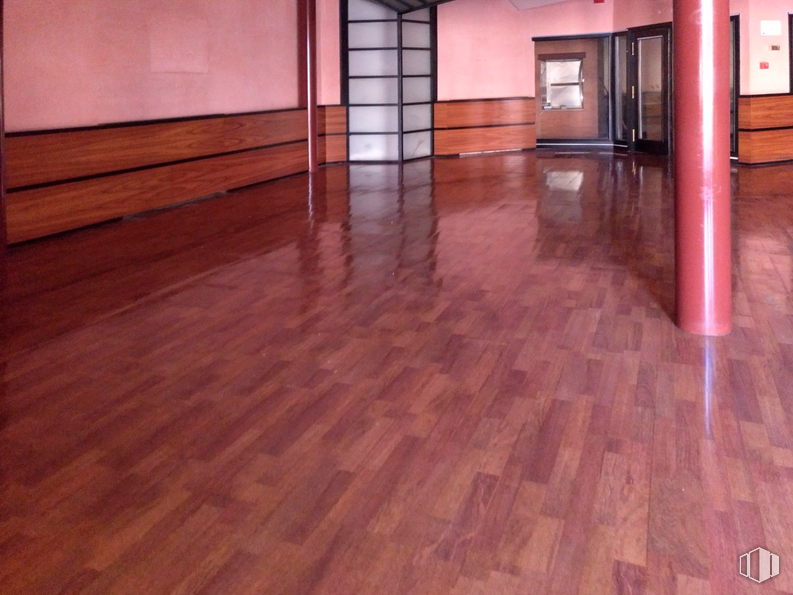 Retail for sale at Calle Capitán Cortés, 3, Cantalejo, Segovia, 40320 with brown, wood, fixture, flooring, floor, building material, wood stain, plank, hall and laminate flooring around