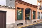 Retail for sale & for rent at Calle Lino Ramos, 3, La Puebla de Montalbán, Toledo, 45516 with window, door, property, wood, brick, brickwork, residential area, road surface, fixture and city around