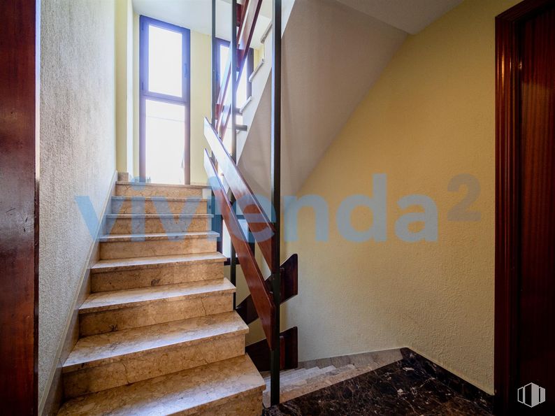 Oficina en venta en Calle Drácena, Chamartín, Madrid, 28016 con ventana, edificio, accesorio, escaleras, madera, arquitectura, interiorismo, suelo, suelos y inmobiliario alrededor