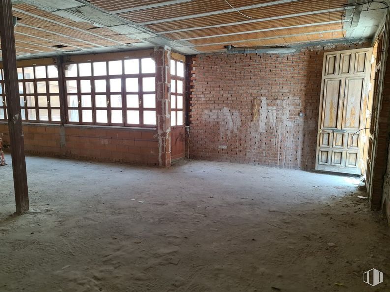 Local en venta en Calle Leopoldo López Infantes, Colmenar de Oreja, Madrid, 28380 con puerta, ventana, madera, pasillo, pavimentos, piso, madera, viga, casa y techo alrededor