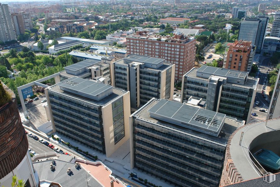 Oficina en alquiler en Calle Serrano Galvache, 56, Ciudad Lineal, Madrid, 28033 con edificio, tiempo de día, propiedad, ventana, infraestructura, árbol, casa, rascacielos, diseño urbano y condominio alrededor