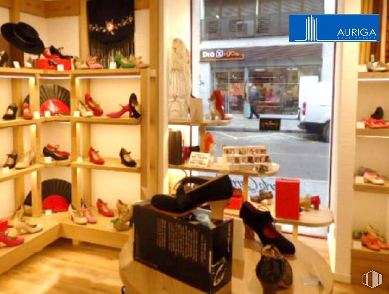 Retail for sale at Calle Atocha, Centro, Madrid, 28012 with shoe, high heels, furniture, footwear, sandal, shelf, interior design, building, shelving and wood around