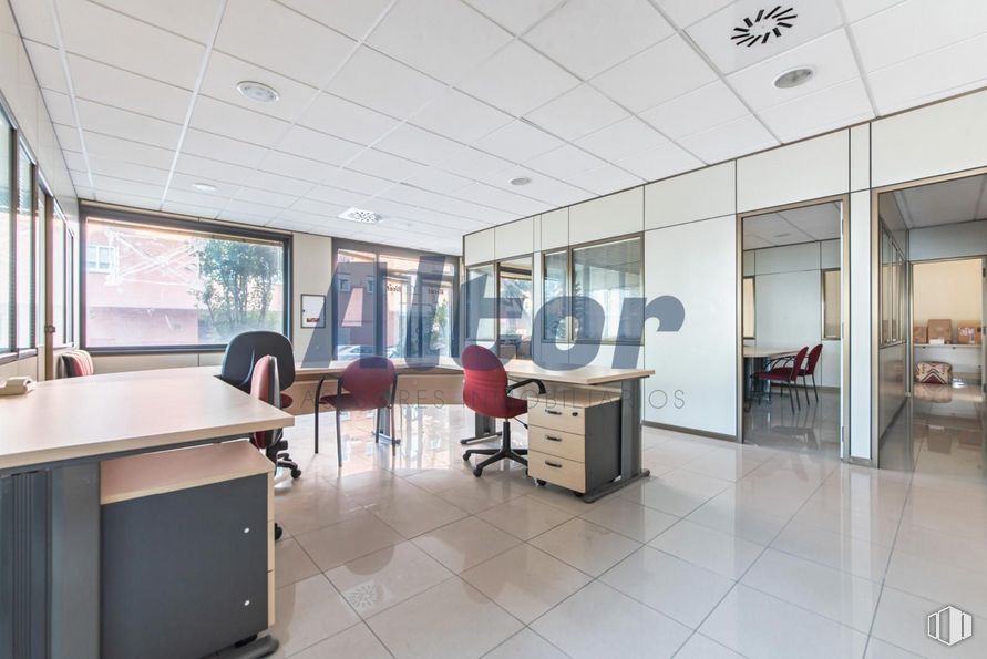 Retail for sale at Calle Rocinante, Fuencarral - El Pardo, Madrid, 28034 with desk, window, chair, property, table, fixture, building, interior design, architecture and flooring around