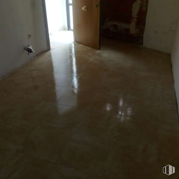 Retail for sale at Calle Mayor, 31, Los Santos de la Humosa, Madrid, 28817 with brown, wood, flooring, beige, fixture, floor, tile flooring, building material, rectangle and wood stain around