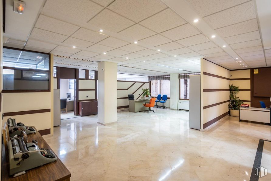 Office for sale at Zona Auditorio, Las Rozas de Madrid, Madrid, 28230 with flooring, interior design, floor, ceiling, lighting, hall, furniture, lobby, tile flooring and light fixture around