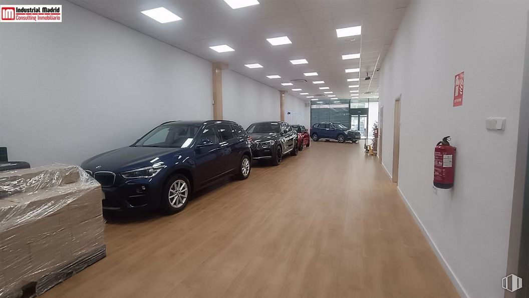 Industrial for sale at Avenida Madrid, Arganda del Rey, Madrid, 28500 with car, tire, wheel, automotive parking light, vehicle, automotive tire, automotive lighting, motor vehicle, alloy wheel and automotive design around