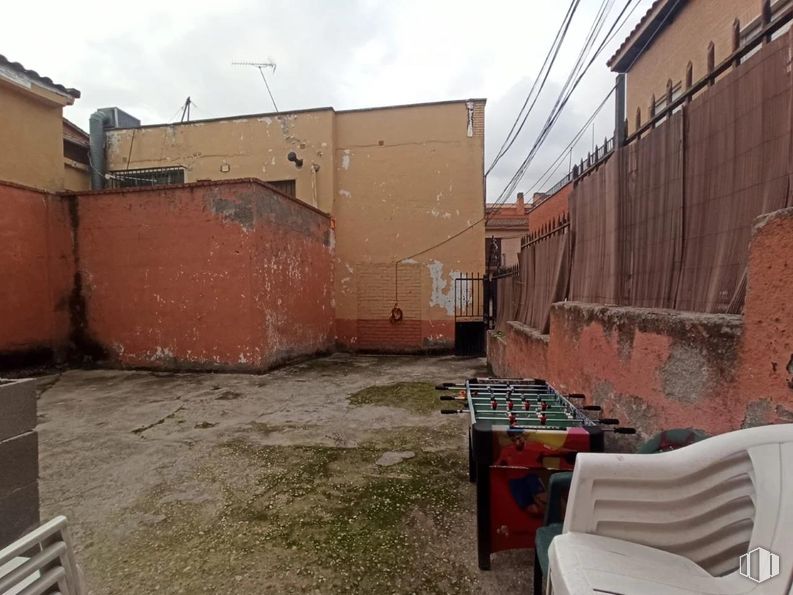 Suelo en venta en Centro urbano, Moraleja de Enmedio, Madrid, 28950 con silla, futbolín, propiedad, cielo, edificio, madera, zona residencial, barrio, ladrillo y inmobiliario alrededor