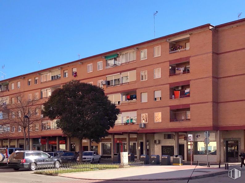 Local en venta en Calle Burgos, 9, Azuqueca de Henares, Guadalajara, 19200 con coche, edificio, cielo, ventana, infraestructura, árbol, rueda, diseño urbano, condominio y barrio alrededor