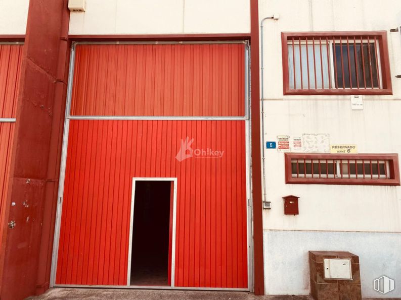 Industrial for sale at Calle Plomo, San Martín de la Vega, Madrid, 28330 with door, window, red, wall, composite material, metal, concrete, building material, paint and home door around