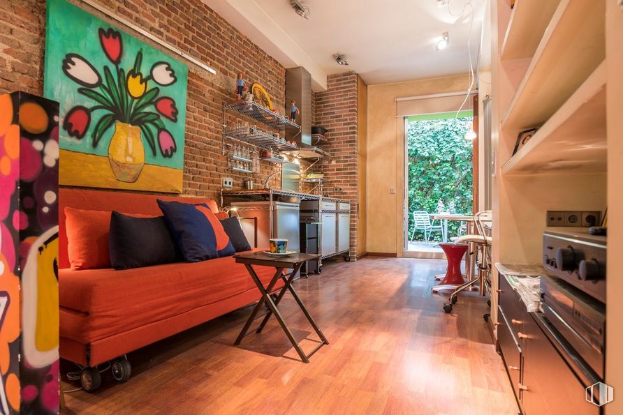 Retail for sale at Zona Malasaña, Centro, Madrid, 28004 with couch, throw pillow, table, loveseat, pillow, furniture, interior design, wall, flooring and wood around