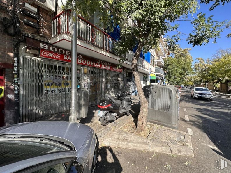 Retail for rent at Avenida Carabanchel Alto, Carabanchel, Madrid, 28044 with car, land vehicle, building, motor vehicle, vehicle, tire, automotive tire, automotive lighting, wheel and automotive exterior around